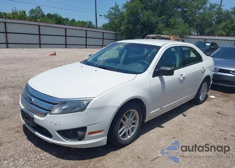 2012 Ford Fusion S z USA, uszkodzony, nr VIN 3FAHP0GA2CR138002